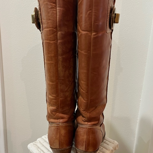 Authentic leather Coach tall boot with decorative toggle. In great condition. - Picture 3 of 3